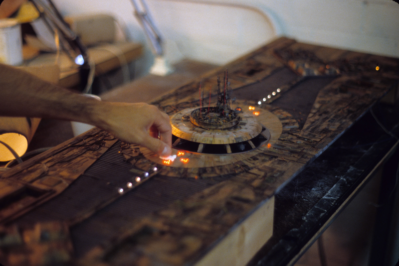 Illustration for article titled 142 Behind-The-Scenes Photos Reveal Blade Runner's Miniature WorldÂ